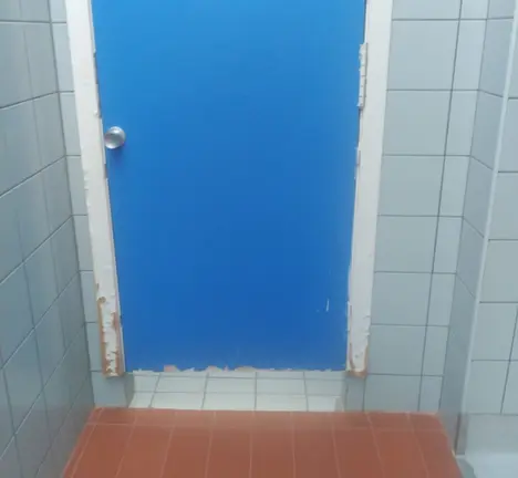 Deterioro das instalaci&oacute;ns sin reparar