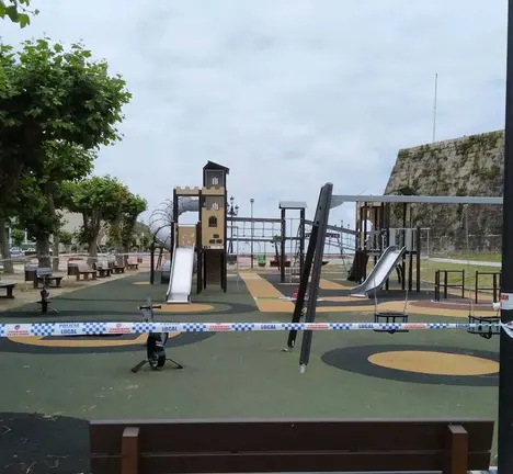 parque_infantil_-precintado_baiona
