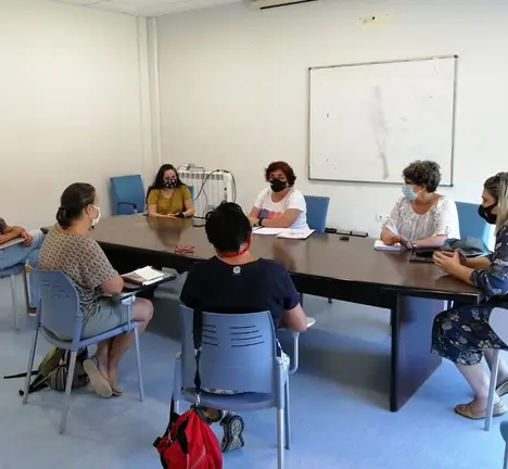 Na reuni&oacute;n mantida na tarde de onte con representantes das ANPAs do Val Mi&ntilde;or, a deputada Carmela Gonz&aacute;lez recolleu as queixas das familias ante a falla de resposta do goberno da Xunta e trasladoulles o total apoio do BNG &aacute;s s&uacute;as reivindicaci&oacute;ns